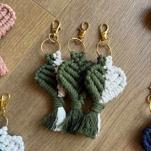 Macrame Heat Keychains 💜 - Picture 4 of 11
